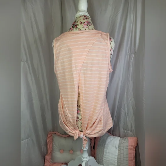 NWT, Mountain & Isles Top Size Lg - Picture 3 of 5